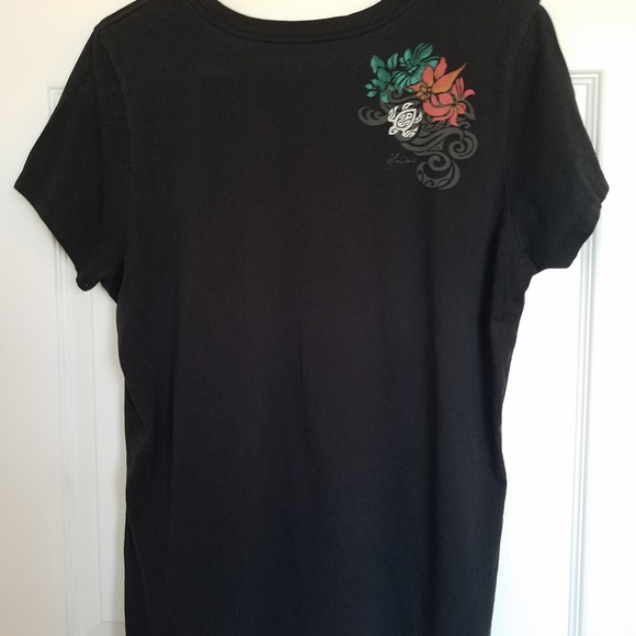 Casual Business Tee Long Black w Red Flowers - Picture 2 of 3